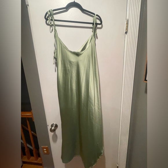 Shein Plus Tie Shoulder Split Thigh Drape Neck Satin Prom Dress - Picture 3 of 4